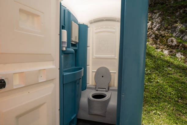 Best Portable bathroom rental  in Eagle Lake, FL